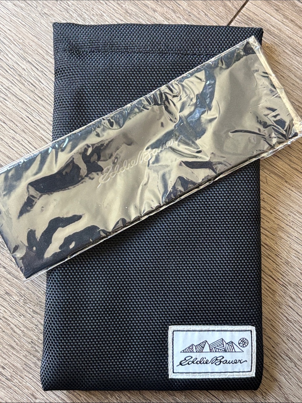 Eddie Bauer Black Textured Gear Soft Sunglass Pouch Case and Dust/Wipe Cloth